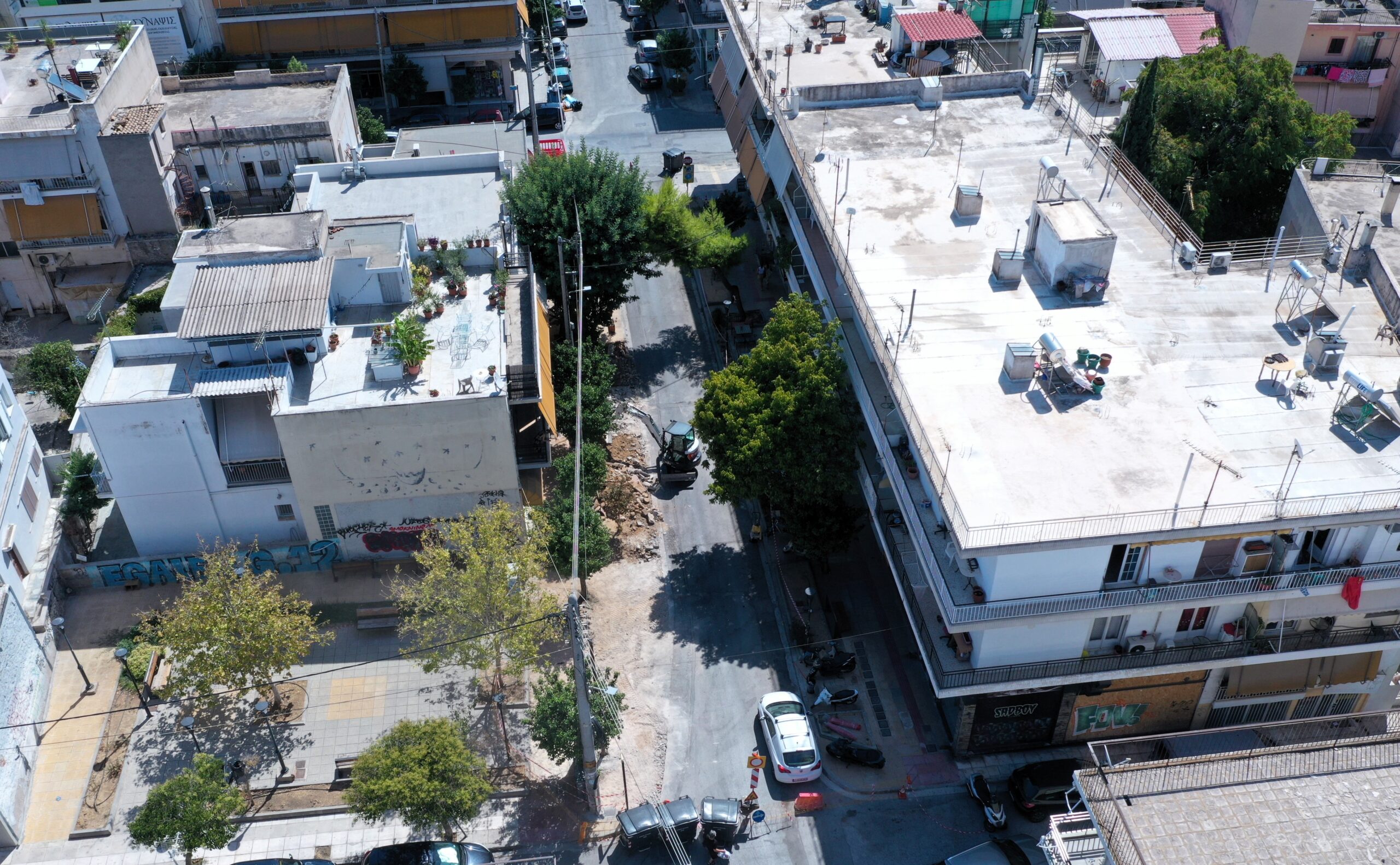 Ξεκίνησαν τα έργα ανάπλασης στο εμπορικό κέντρο του Αιγάλεω