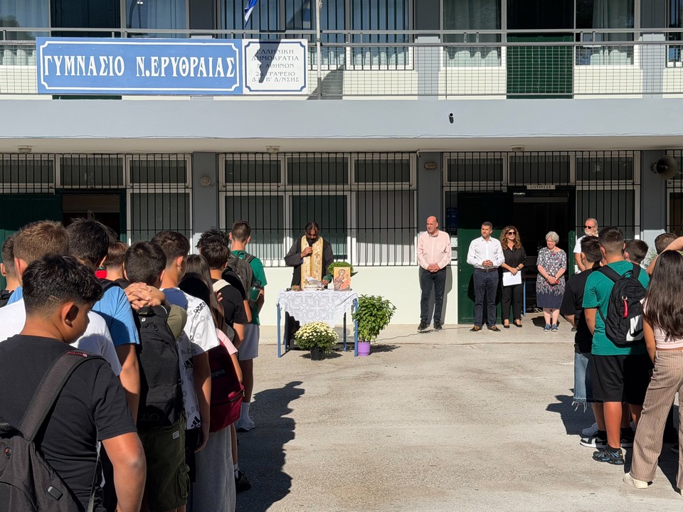 Στις ανακαινισμένες σχολικές μονάδες Κηφισιάς και Νέας Ερυθραίας ο Βασίλης Ξυπολυτάς