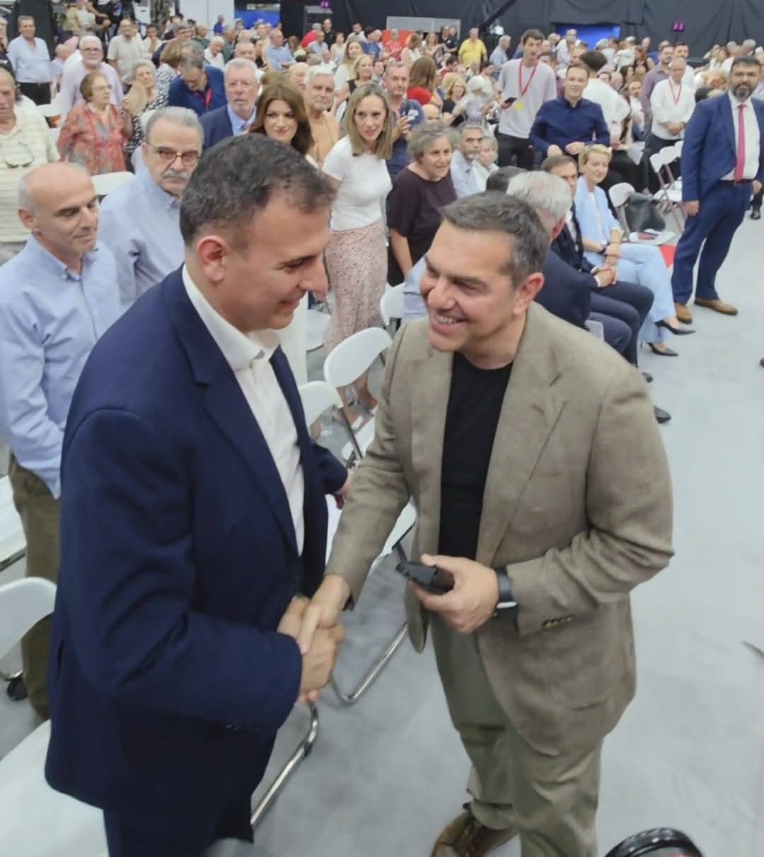 Παραιτείται από τη βουλευτική του έδρα και αποχωρεί από τον ΣΥΡΙΖΑ ο Γιώργος Καραμέρος