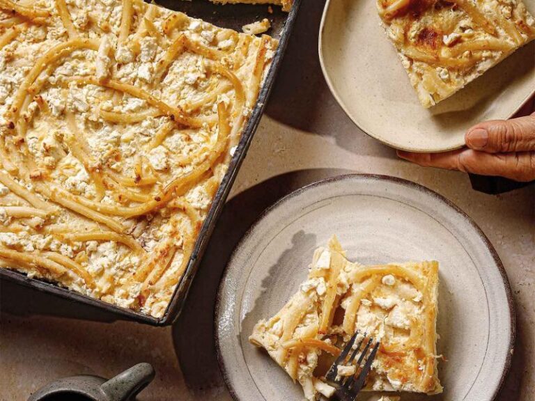 Μακαρονοτυρόπιτα χωρίς Φύλλο: Η Γρήγορη και Απολαυστική Λύση για το Τραπέζι σας!