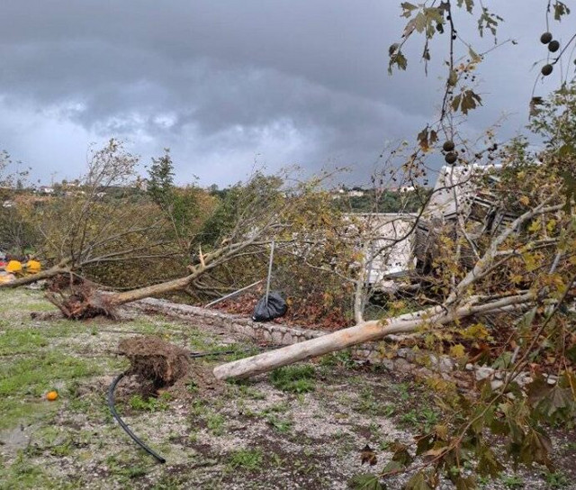 Κακοκαιρία Adel: Σεισμός στη Μεσσηνία – Ανεμοστρόβιλος Σαρωσε τη Φοινικούντα