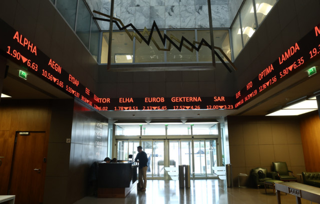 Βαθιά «κόκκινη» συνεδρίαση στο Χρηματιστήριο Αθηνών: Απώλειες 2,09% και κύμα πωλήσεων Βαθιά «κόκκινη» συνεδρίαση στο Χρηματιστήριο Αθηνών: Απώλειες 2,09% και κύμα πωλήσεων