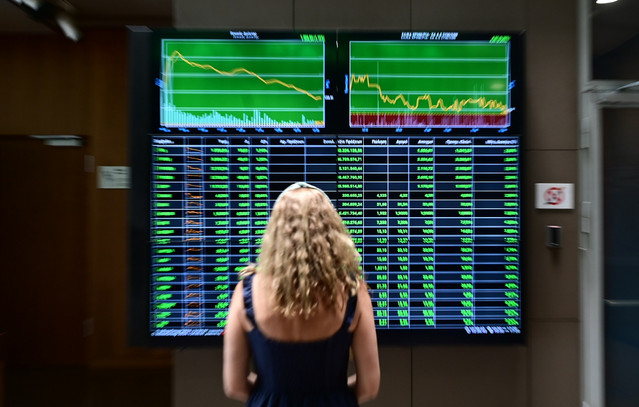 Δυναμική Άνοδος στο Χρηματιστήριο Αθηνών: Η Αγορά Ξαναβρίσκει τις 2.000 Μονάδες με Κέρδη 1,43%