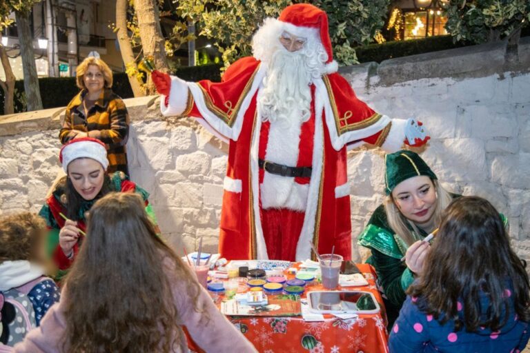 Φωταγώγηση χριστουγεννιάτικου δέντρου Πετρούπολη Φωταγώγηση χριστουγεννιάτικου δέντρου Πετρούπολη