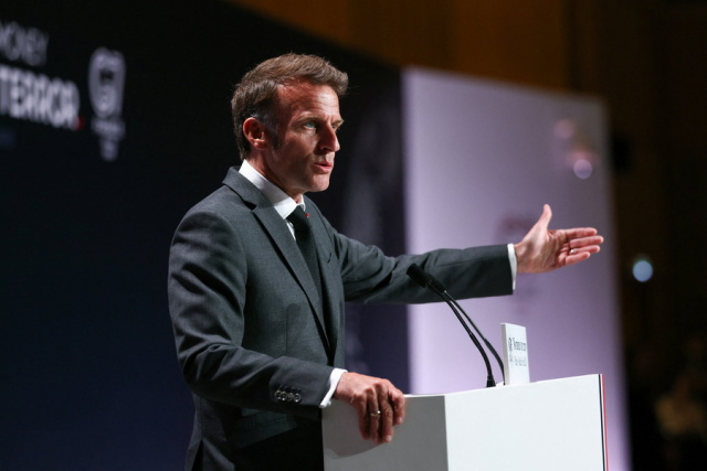macron2-1