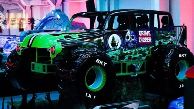 260527120950_taste-one-of-the-monster-truck-world-s-biggest-attractions-grave-digger-the-ride-270532-7-7
