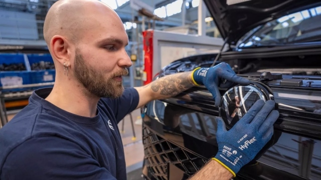 251118115606_volkswagen-plant-wo-6